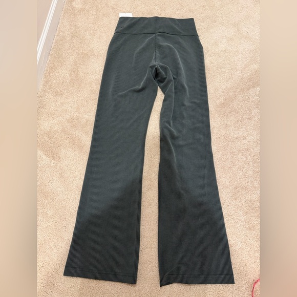 Lululemon Ribbed Softstreme Flared Pant Regular rainforest green size 8 NWT - Picture 5 of 5